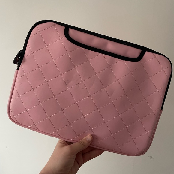 FREE 13 “ lap top case 💖 - Picture 1 of 3